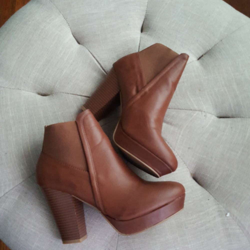Shoes - Picture 2 of 4